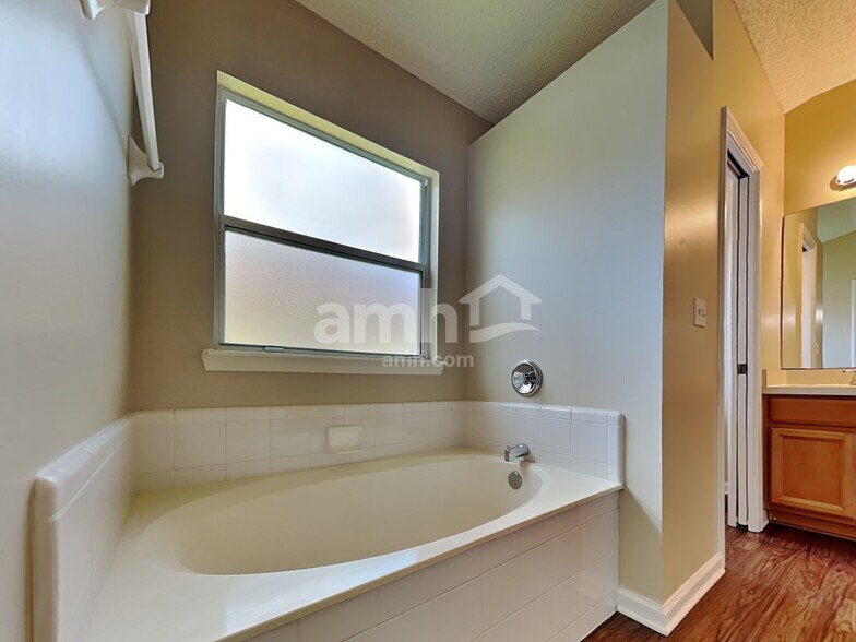 Building Photo - 6521 Skyler Jean Dr