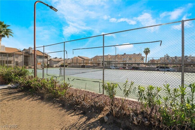 Building Photo - 3769 Carlyle Dr