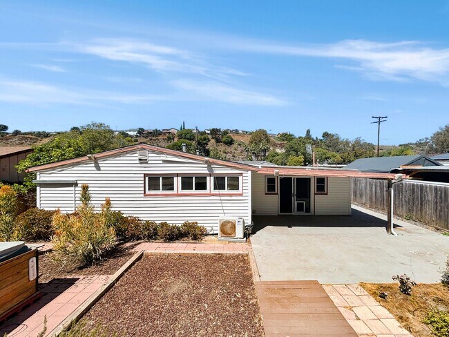 Building Photo - Beautiful 4B/2BA House in Clairemont w/ La...