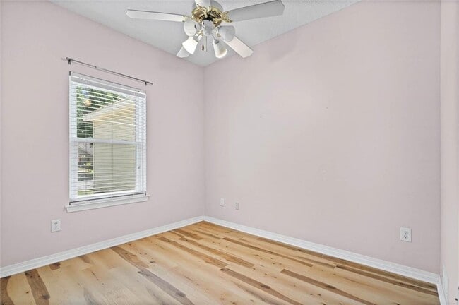 Building Photo - 732 Willow Bridge Dr W