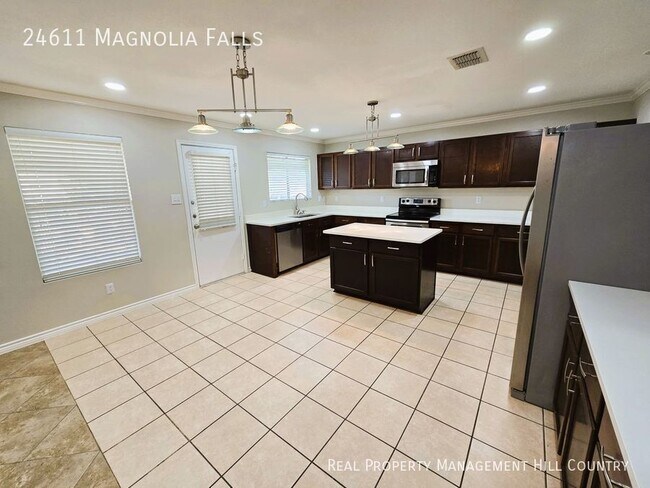 Building Photo - 24611 Magnolia Falls