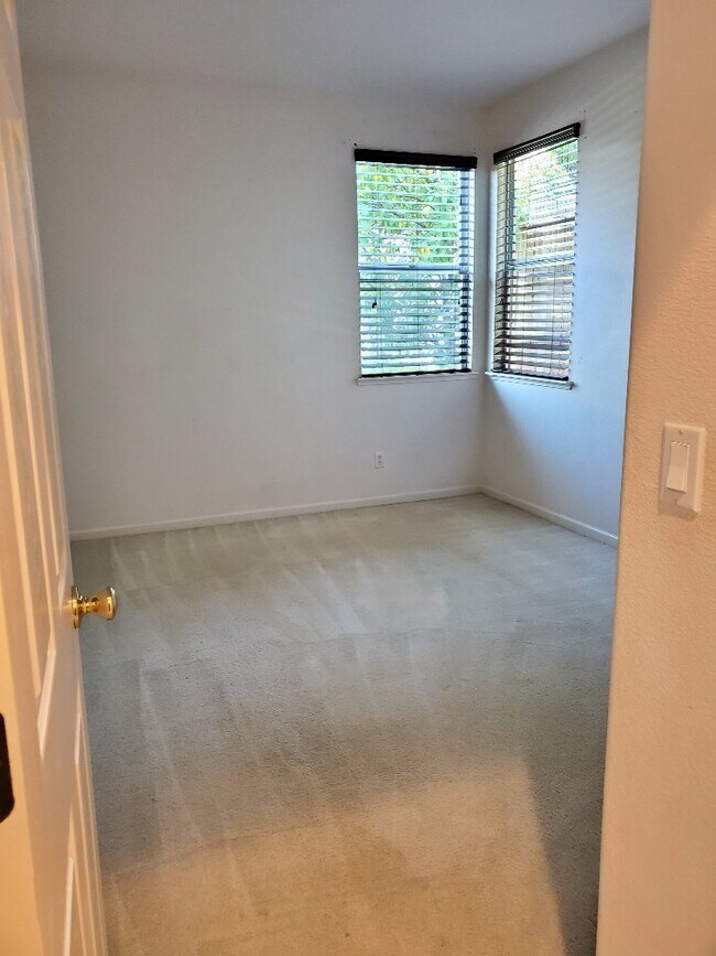 Building Photo - Charming Home For Rent in Folsom