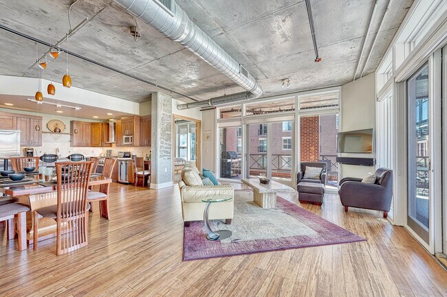Building Photo - 2210 Blake St