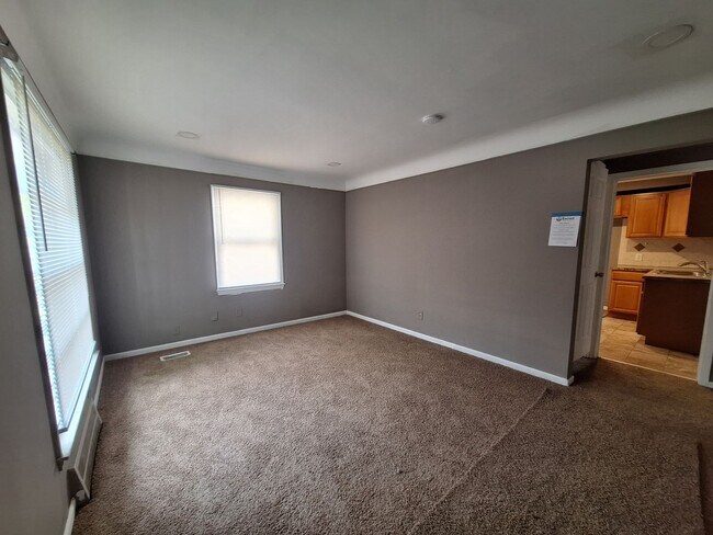 Building Photo - Come see your new home!