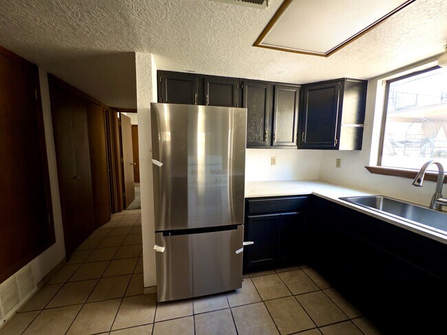 Building Photo - 1633 Ebony Ave