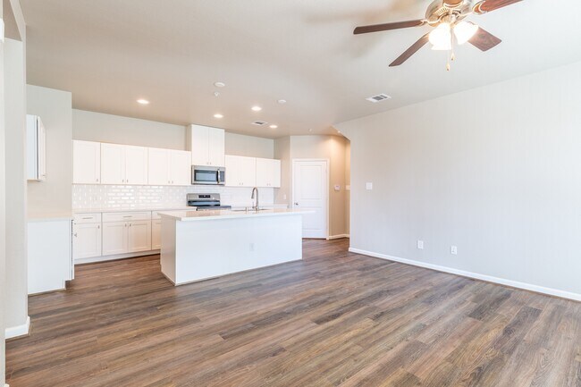 Building Photo - 131 Pk Pl Cir