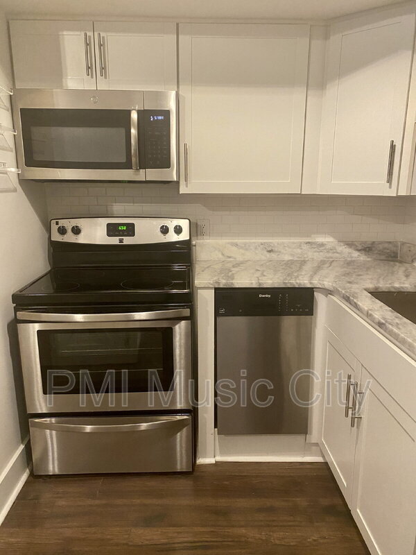 Building Photo - 2126B Burns St