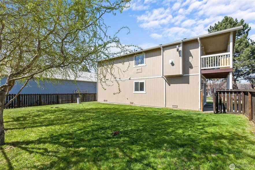 Building Photo - 502 River Ave