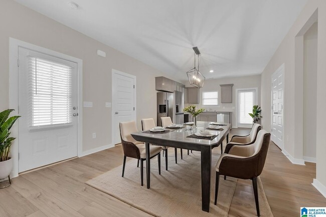 Building Photo - 615 Troubadour Ln