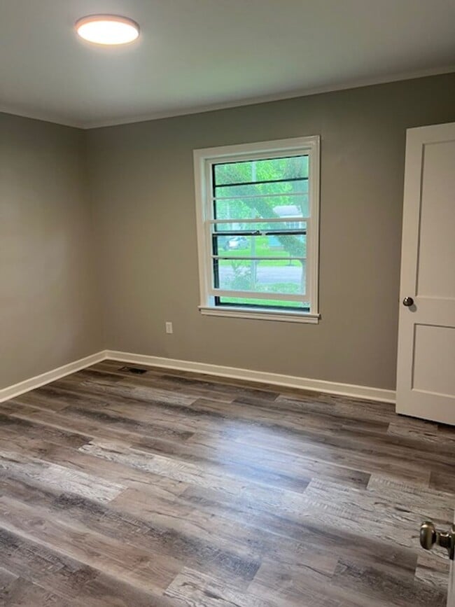 Building Photo - Renovated 5 Bedroom 2 Bath Home for Rent!