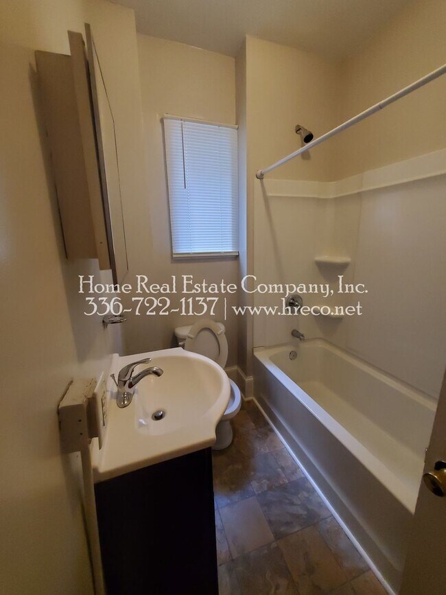 Building Photo - 115 S Spruce St