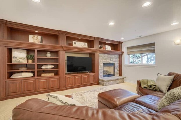Building Photo - 15585 Timberside Ct