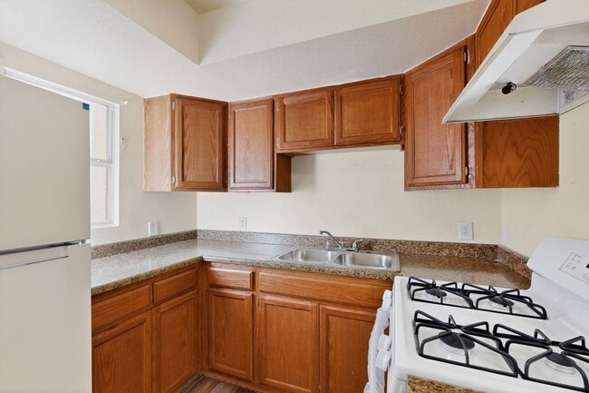 Building Photo - 3 bedroom 2 bath home in East El Paso!