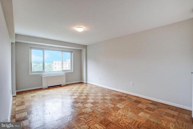 Building Photo - Wesley Heights Two Bedroom, Two Baths, Furnished or Unfurnished!