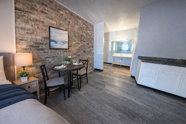 Building Photo - Renovated Studio | 375 Sq Ft | All Utilities Included | One Flat Monthly Rate | Columbus KS