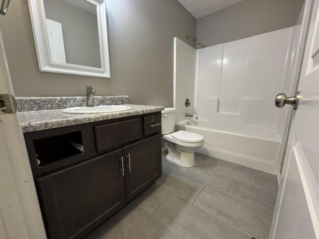 Building Photo - 5849 Geranium Ln