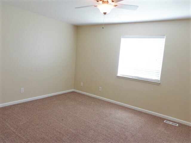 Building Photo - 2500 Park View Dr