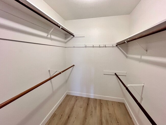 Building Photo - $2,295 Shaw & Van Ness, 3 Bedroom Condo- S...