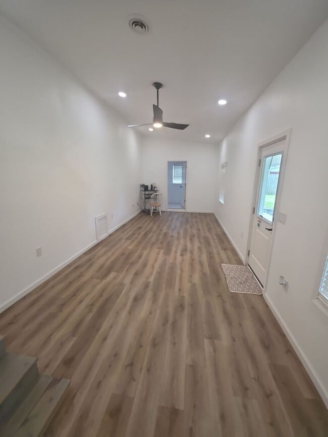 Building Photo - 1106 Park Dr