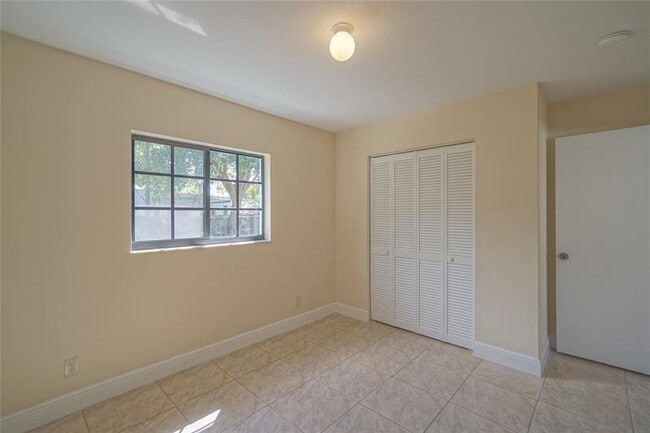 Building Photo - 5720 SW 26th St