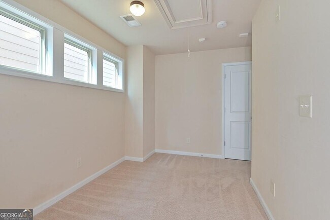 Building Photo - 4665 Woodbine Way