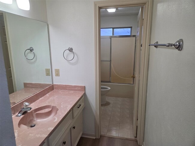 Building Photo - 42 Silver Creek Dr