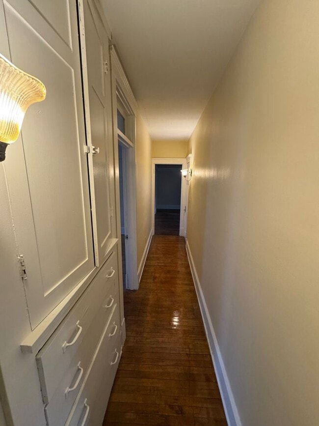 Building Photo - Large Historic 3 Bed House,