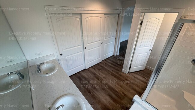 Building Photo - 5 bedroom, 2 bathroom, 3 car garage located near Taft Hwy/ Chevalier Rd