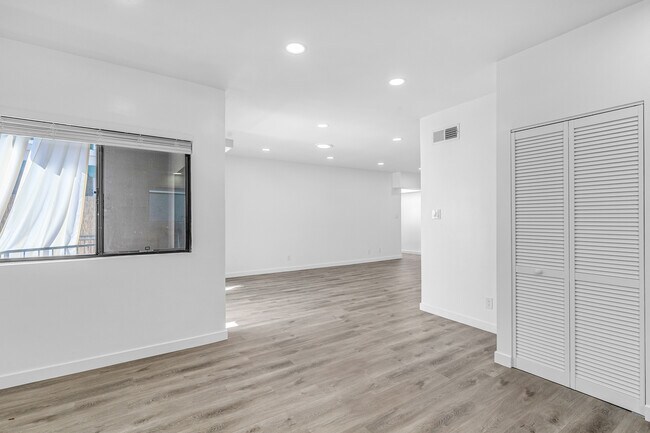 Building Photo - 4544 Colbath Ave