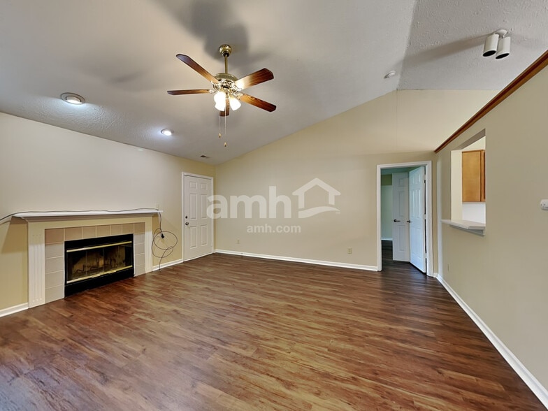 Building Photo - 113 E Carolina St