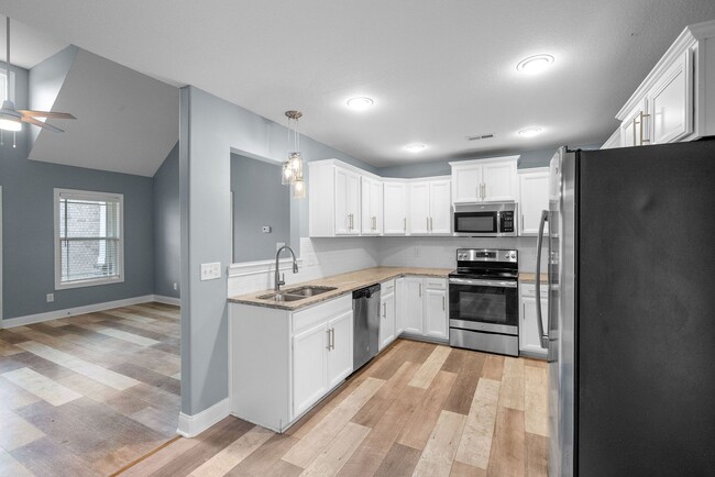 Building Photo - Pet Friendly Three Bedroom with Bonus!