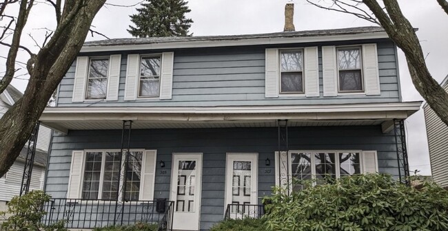 Primary Photo - 307 N Everett Ave