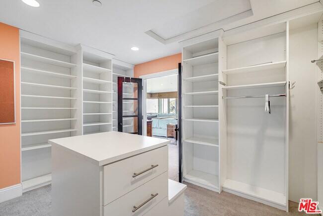 Building Photo - 2962 Valmere Dr