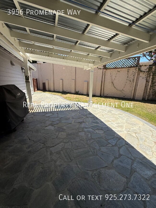 Building Photo - 3956 Promenade Way