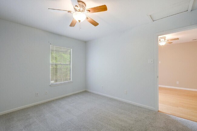 Building Photo - 3204 Menchaca Rd