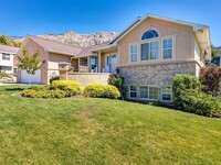 Building Photo - Beautiful home with amazing views