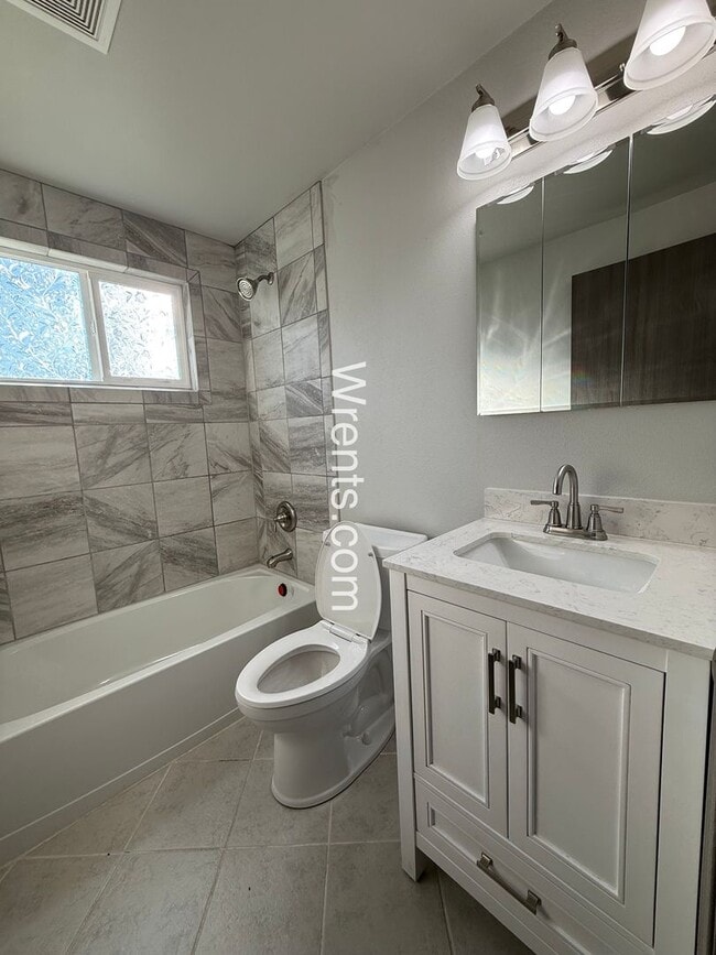 Building Photo - Valley 3 bed 1.5 bath