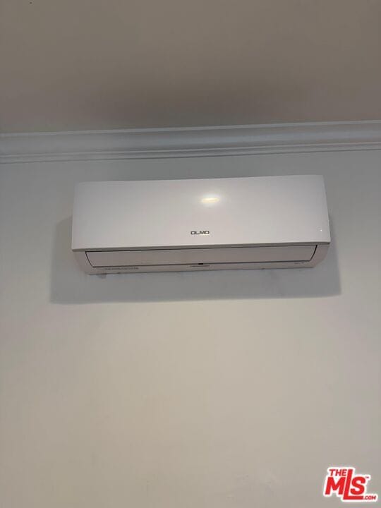 Building Photo - 1625 S La Brea Ave