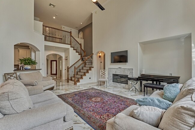 Building Photo - 18 Wyckham Cir