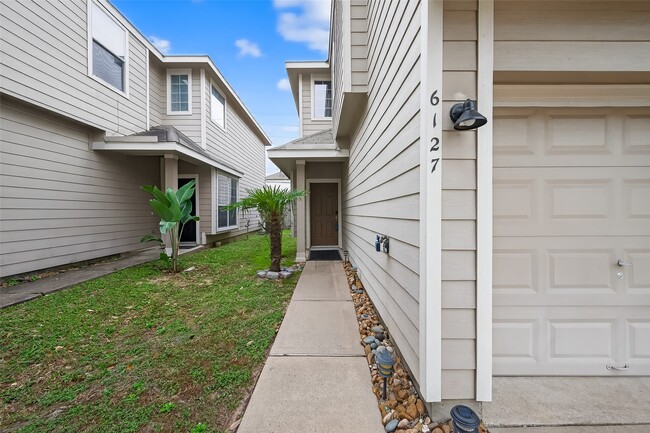 Building Photo - 6127 Morningshire Ln