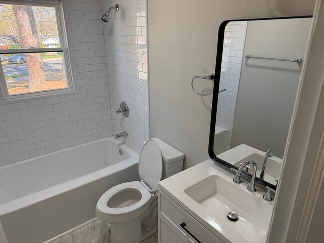 Building Photo - Gorgeous Renovated 3 Bedroom Brick Ranch