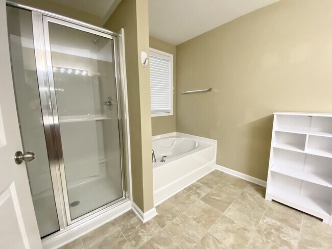 Building Photo - Five Bedroom Single Family Home in Cypress Ridge!