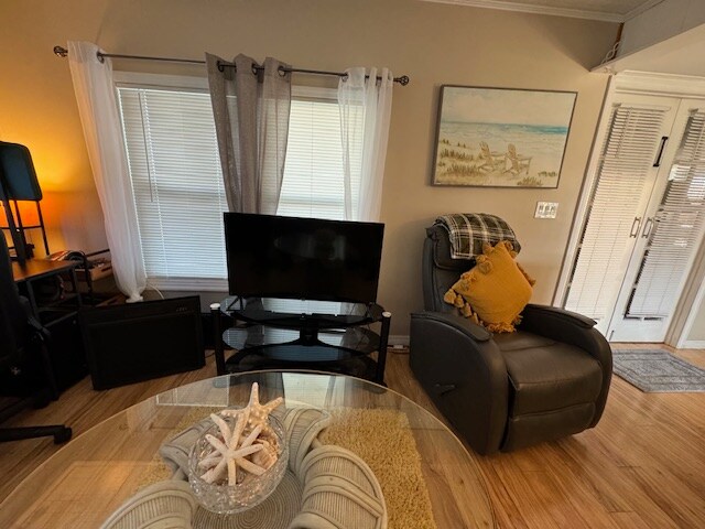 Building Photo - 64 Shoreland Dr