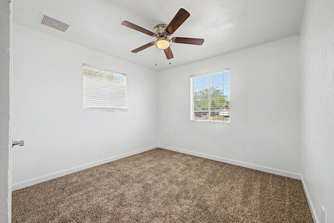 Building Photo - 3519 W Orchid Ln