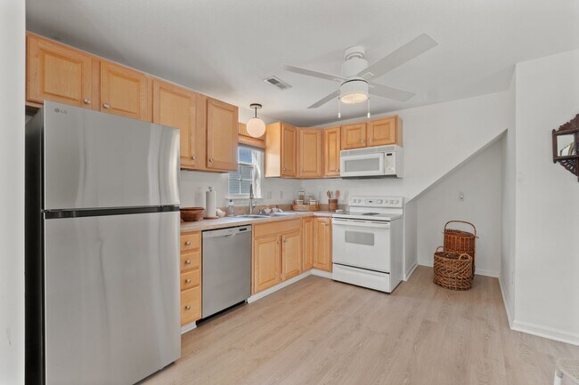 Building Photo - 1312 Cypress Ave