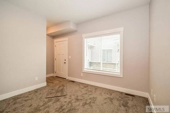 Building Photo - 714 S Saturn Ave