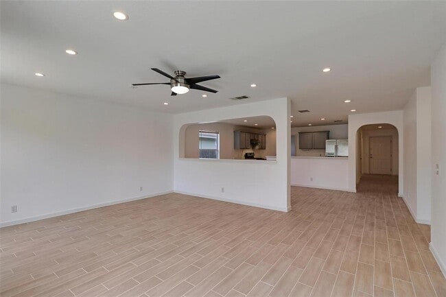 Building Photo - 15003 Chamberlain Ct