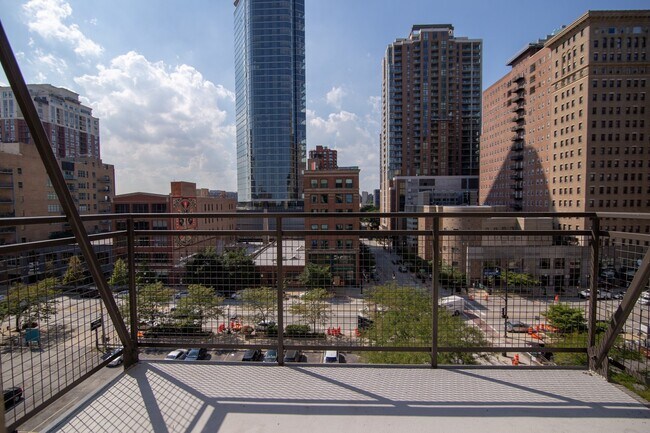 Building Photo - 910 S Michigan Ave