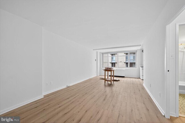 Building Photo - 940 25th St NW