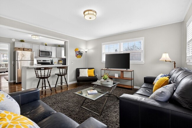 Building Photo - Fully Furnished Historic Home